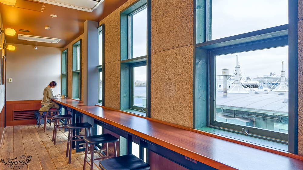 北海道函館美食｜星巴克 函館濱海店：海景星巴克，近函館西波止場、金森紅磚倉庫 @緹雅瑪 美食旅遊趣