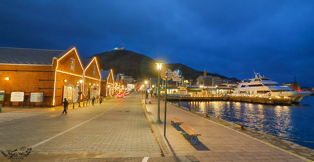 北海道函館美食｜金森紅磚倉庫美食｜幸運小丑漢堡 碼頭末廣店「迷戀函館 陶醉大海」主題海景漢堡餐廳，Blue Moon藍色月亮遊艇碼頭旁 @緹雅瑪 美食旅遊趣
