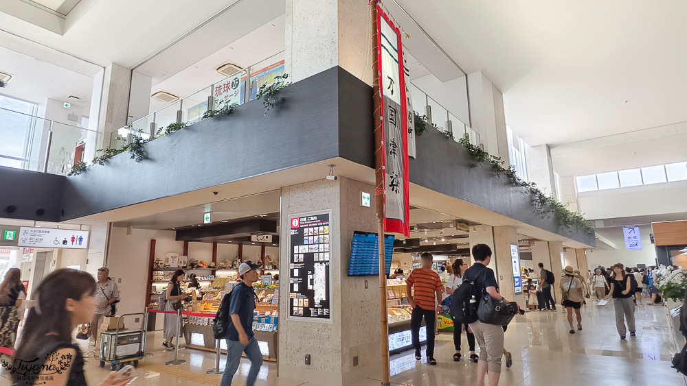 新石垣機場到市區交通|新石垣機場伴手禮商店:1樓整層伴手禮土特產逛不完!新石垣機場↔︎石垣港交通 @緹雅瑪 美食旅遊趣 新石垣機場到市區交通|新石垣機場伴手禮商店:1樓整層伴手禮土特產逛不完!新石垣機場↔︎石垣港交通 @緹雅瑪 美食旅遊趣