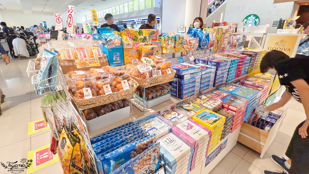 新石垣機場到市區交通｜新石垣機場伴手禮商店：1樓整層伴手禮土特產逛不完！新石垣機場↔︎石垣港交通 @緹雅瑪 美食旅遊趣