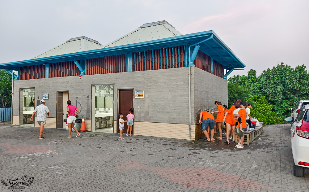 王功挖蛤烤蚵吃到飽！王功丫瑋觀光採蚵車，烤棚大又乾淨，收費大人200．小孩100．幼童免費，最超值的玩水活動 @緹雅瑪 美食旅遊趣