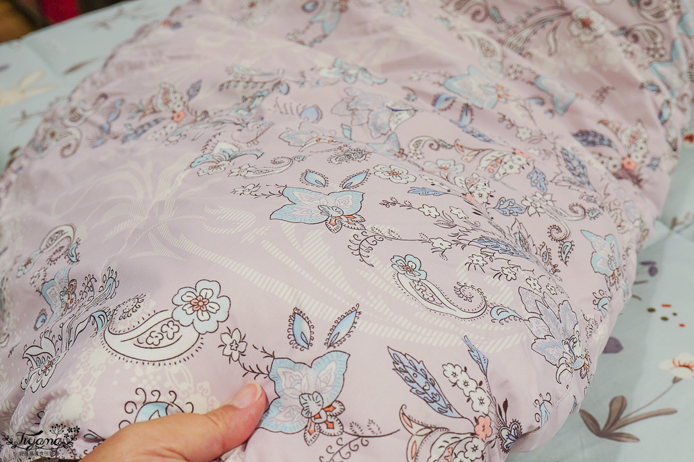 嘉義新光三越週年慶寢具特賣會【多利寶寢具特賣會】工廠直營天絲寢具平價高品質，夏涼被、枕頭990元買一送一，還能參加新光三越週年慶單筆3000贈2000點活動 @緹雅瑪 美食旅遊趣