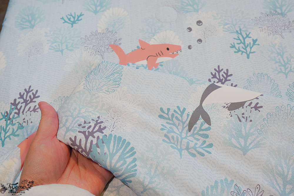 台南多利寶寢具特賣會｜海馬台南年度聯合特賣會：台灣工廠直營天絲寢具親民價就能買到！！多款枕頭買一送一只要990.天絲床包兩用被組1980起.兒童枕299.機能被990，冬天換季補寢具買到賺到 @緹雅瑪 美食旅遊趣