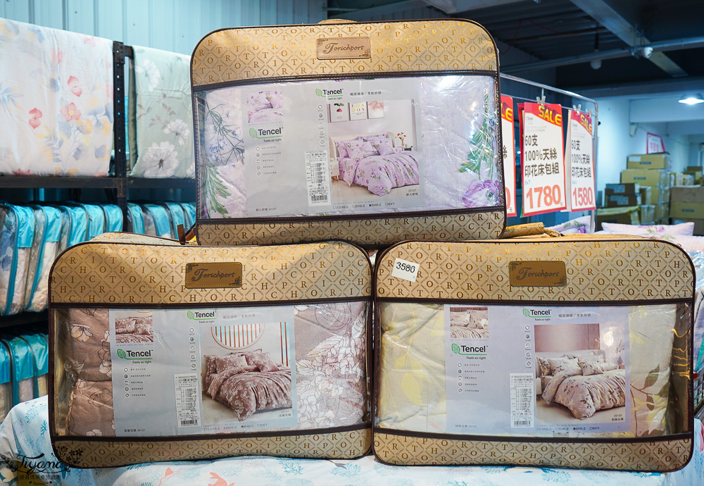 台南多利寶寢具特賣會｜海馬台南年度聯合特賣會：台灣工廠直營天絲寢具親民價就能買到！！多款枕頭買一送一只要990.天絲床包兩用被組1980起.兒童枕299.機能被990，冬天換季補寢具買到賺到 @緹雅瑪 美食旅遊趣