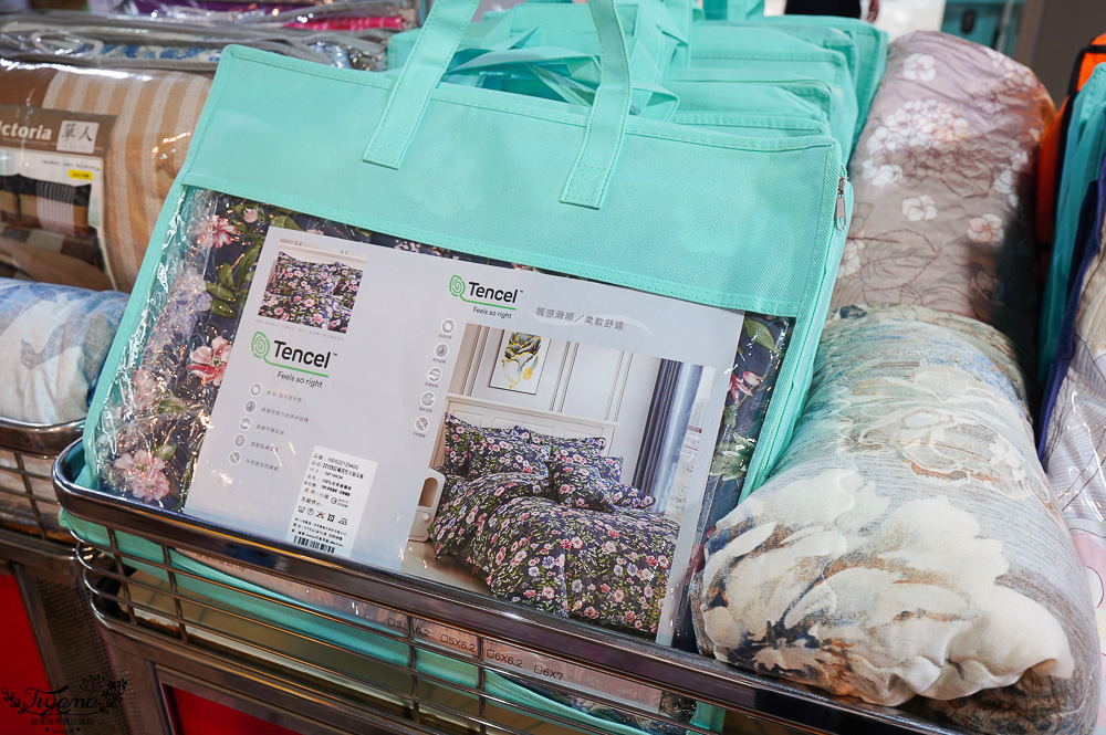 台南多利寶寢具特賣會｜海馬台南年度聯合特賣會：台灣工廠直營天絲寢具親民價就能買到！！多款枕頭買一送一只要990.天絲床包兩用被組1980起.兒童枕299.機能被990，冬天換季補寢具買到賺到 @緹雅瑪 美食旅遊趣