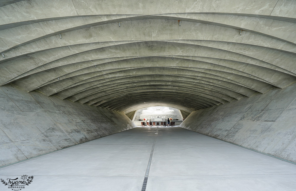 北海道頭大佛殿，在真駒内滝野霊園裡建築大師安藤忠雄的作品「洞窟中巨大佛殿」 @緹雅瑪 美食旅遊趣