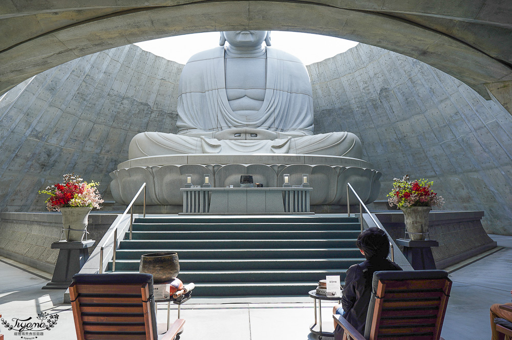 北海道頭大佛殿，在真駒内滝野霊園裡建築大師安藤忠雄的作品「洞窟中巨大佛殿」 @緹雅瑪 美食旅遊趣