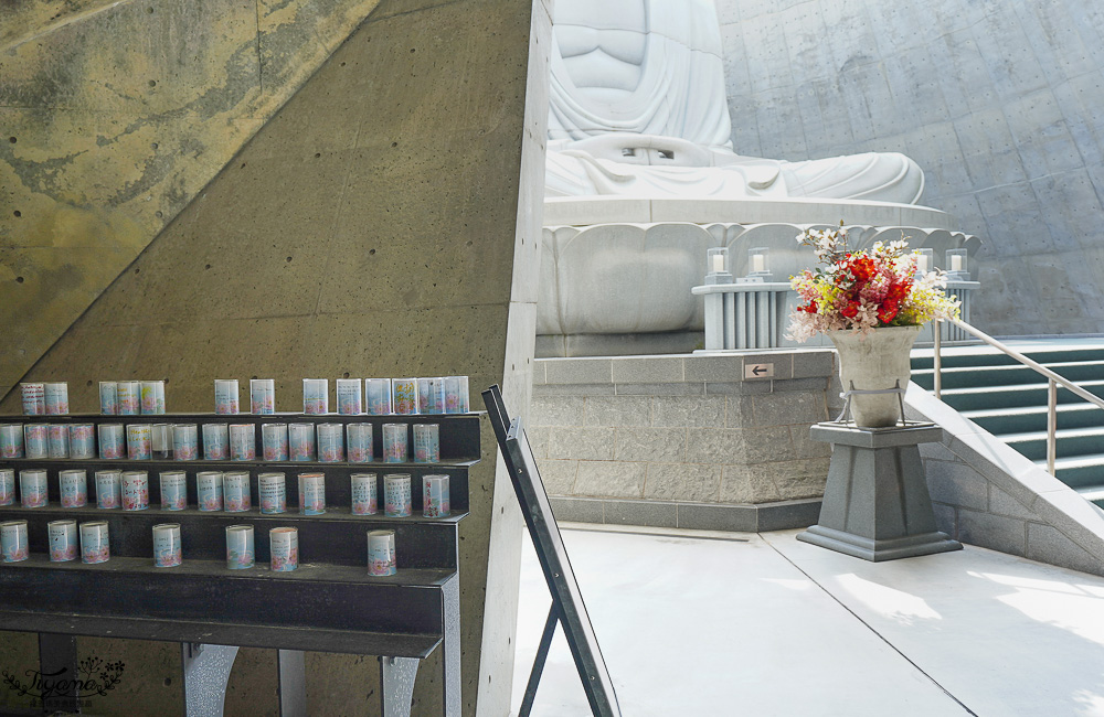 北海道頭大佛殿，在真駒内滝野霊園裡建築大師安藤忠雄的作品「洞窟中巨大佛殿」 @緹雅瑪 美食旅遊趣