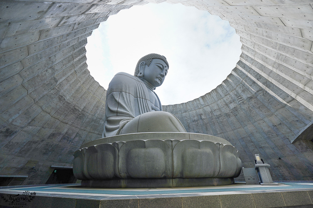 北海道頭大佛殿，在真駒内滝野霊園裡建築大師安藤忠雄的作品「洞窟中巨大佛殿」 @緹雅瑪 美食旅遊趣