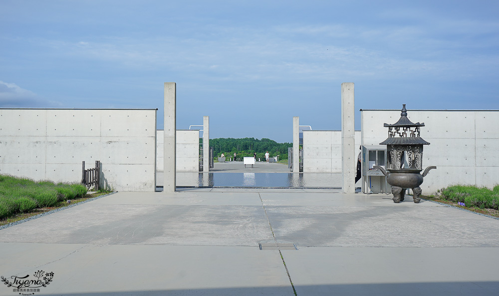 北海道頭大佛殿，在真駒内滝野霊園裡建築大師安藤忠雄的作品「洞窟中巨大佛殿」 @緹雅瑪 美食旅遊趣