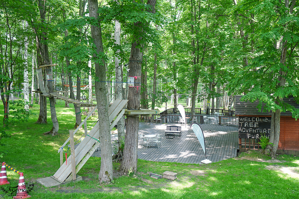 北海道富良野美食「森之時計｜珈琲 森の時計」森林精靈露台裡的幻夢咖啡廳~來杯DIY手磨豆的手沖咖啡，20週年森林劇院蛋糕 @緹雅瑪 美食旅遊趣