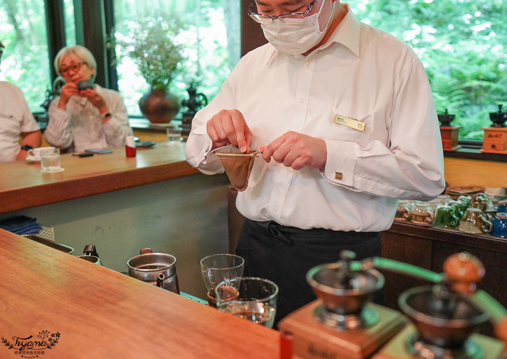 北海道富良野美食「森之時計｜珈琲 森の時計」森林精靈露台裡的幻夢咖啡廳~來杯DIY手磨豆的手沖咖啡，20週年森林劇院蛋糕 @緹雅瑪 美食旅遊趣