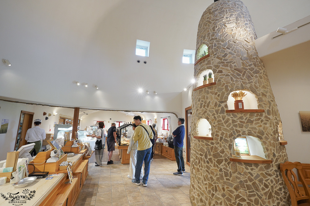 北海道美瑛童話風格烘焙甜點店「Ferme La Terre Biei 美瑛本店」，預約制法式鄉村風餐廳，品嚐美瑛小麥手工麵包、布丁、Ferme La Terre Biei伴手禮 @緹雅瑪 美食旅遊趣