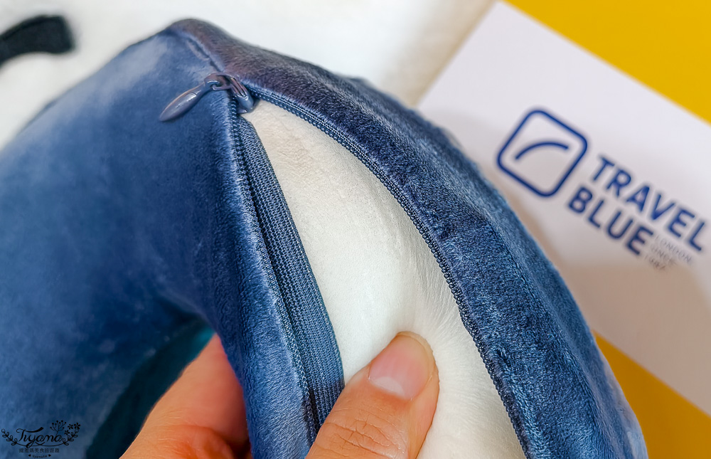 旅行好物推薦【Travel Blue 藍旅】旅途有型禮盒：Travel Blue寧靜頸枕、親膚烤漆斜背包、豪華眼罩、飛行耳塞 @緹雅瑪 美食旅遊趣