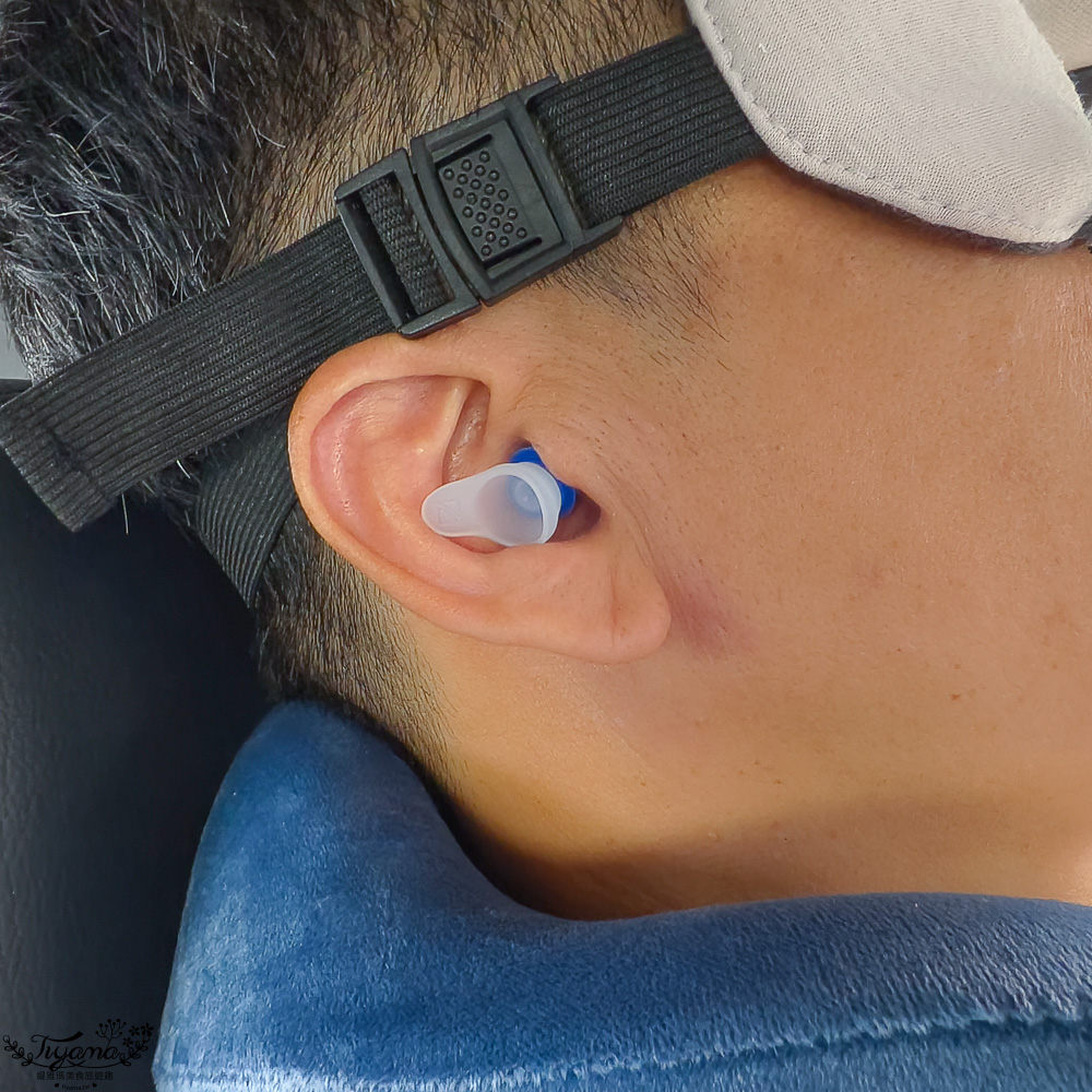 旅行好物推薦【Travel Blue 藍旅】旅途有型禮盒：Travel Blue寧靜頸枕、親膚烤漆斜背包、豪華眼罩、飛行耳塞 @緹雅瑪 美食旅遊趣