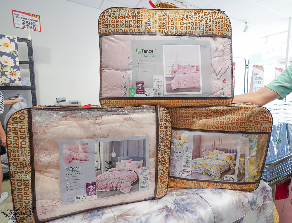 高雄多利寶寢具特賣會開跑囉!!換季出清~殺很大”990元兩用床包組”限量售完為止,枕頭涼被990元買一送一,冬季被5折,工廠直營天絲寢具超甜價~ @緹雅瑪 美食旅遊趣 高雄多利寶寢具特賣會開跑囉!!換季出清~殺很大”990元兩用床包組”限量售完為止,枕頭涼被990元買一送一,冬季被5折,工廠直營天絲寢具超甜價~ @緹雅瑪 美食旅遊趣