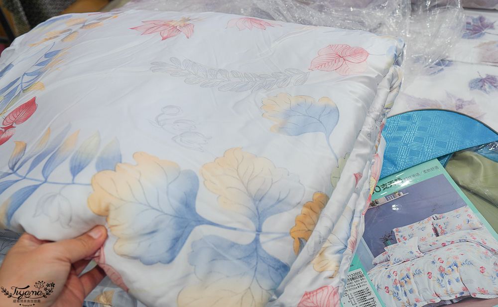 高雄多利寶寢具特賣會開跑囉!!換季出清~殺很大”990元兩用床包組”限量售完為止,枕頭涼被990元買一送一,冬季被5折,工廠直營天絲寢具超甜價~ @緹雅瑪 美食旅遊趣 高雄多利寶寢具特賣會開跑囉!!換季出清~殺很大”990元兩用床包組”限量售完為止,枕頭涼被990元買一送一,冬季被5折,工廠直營天絲寢具超甜價~ @緹雅瑪 美食旅遊趣