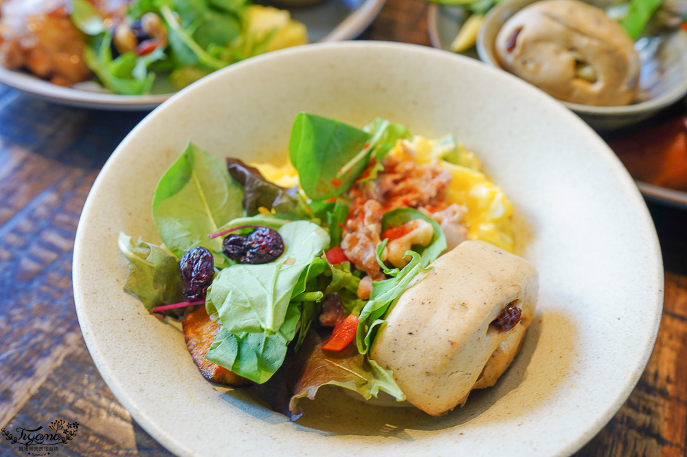 台南早午餐「小北家灶咖ZAOKA」台南在地7年的人氣早午餐店，平日也要排隊 @緹雅瑪 美食旅遊趣