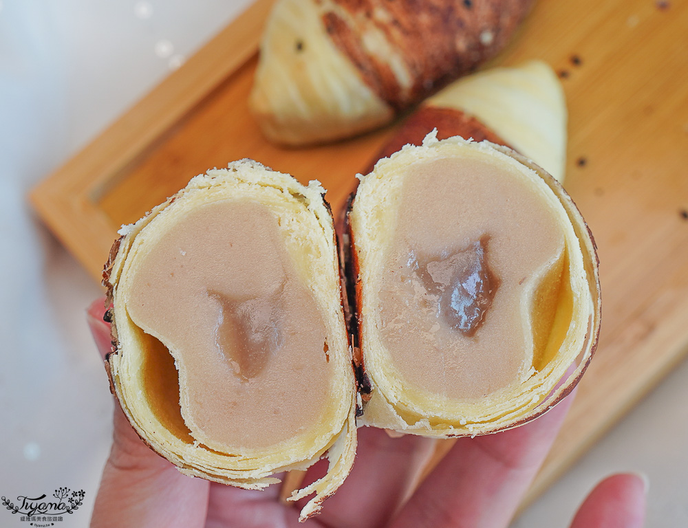 芋頭酥禮盒推薦｜阿聰師芋頭酥：台灣最具代表性的芋頭糕餅，中文怪物限定禮盒、玫躍新春禮盒、芋頭牛軋糖、貢貢香烘焙芋頭條 @緹雅瑪 美食旅遊趣