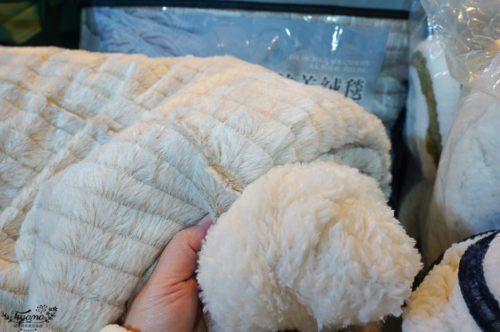 台南寢具特賣會｜多利寶寢具✖︎海馬台南年度聯合特賣會：MIT天絲寢具工廠直營好平價~天絲寢具2套只要3980元，萬用毯349，多款買一送一，天絲床包兩用被組 起 @緹雅瑪 美食旅遊趣