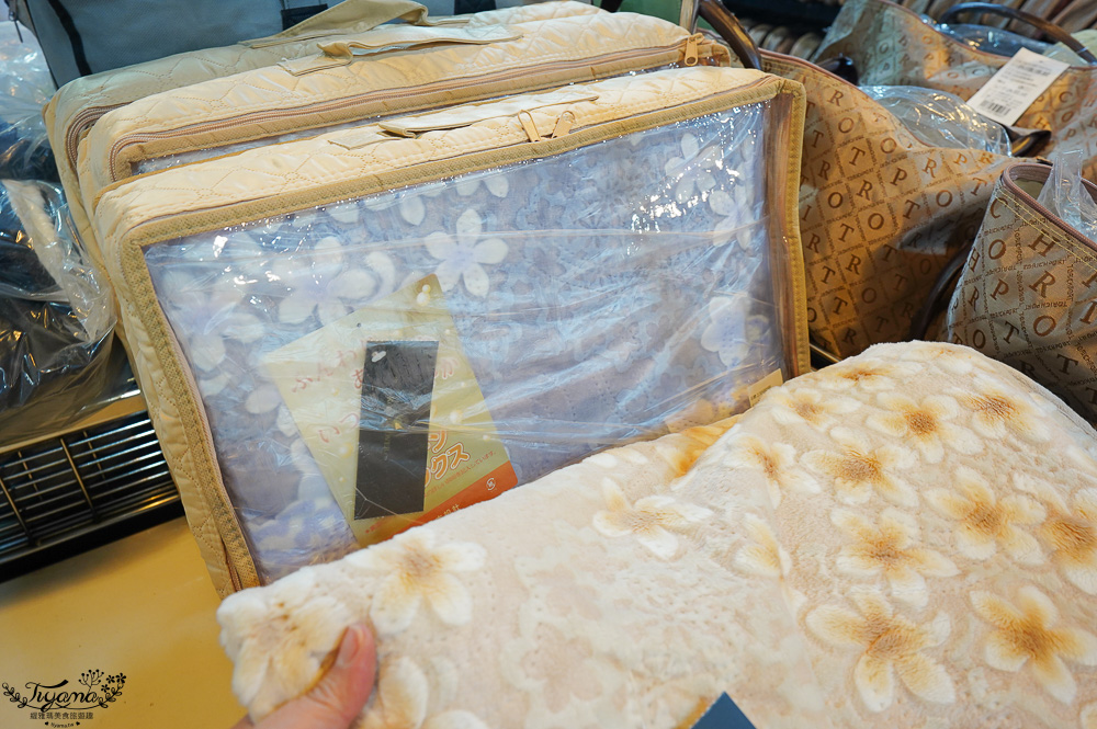 台南寢具特賣會｜多利寶寢具✖︎海馬台南年度聯合特賣會：MIT天絲寢具工廠直營好平價~天絲寢具2套只要3980元，萬用毯349，多款買一送一，天絲床包兩用被組 起 @緹雅瑪 美食旅遊趣