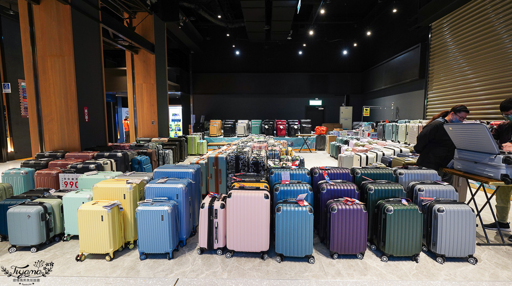 嘉義行李箱特賣會「加賀屋行李箱特賣會」，各品牌行李箱現場一次看，上掀式行李箱、對開式行李箱、雙開式行李箱、胖胖箱、布料行李箱、登機箱，限量特惠行李箱只要990元起，一年保固、終身保修！！ @緹雅瑪 美食旅遊趣