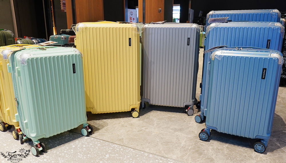嘉義行李箱特賣會「加賀屋行李箱特賣會」，各品牌行李箱現場一次看，上掀式行李箱、對開式行李箱、雙開式行李箱、胖胖箱、布料行李箱、登機箱，限量特惠行李箱只要990元起，一年保固、終身保修！！ @緹雅瑪 美食旅遊趣