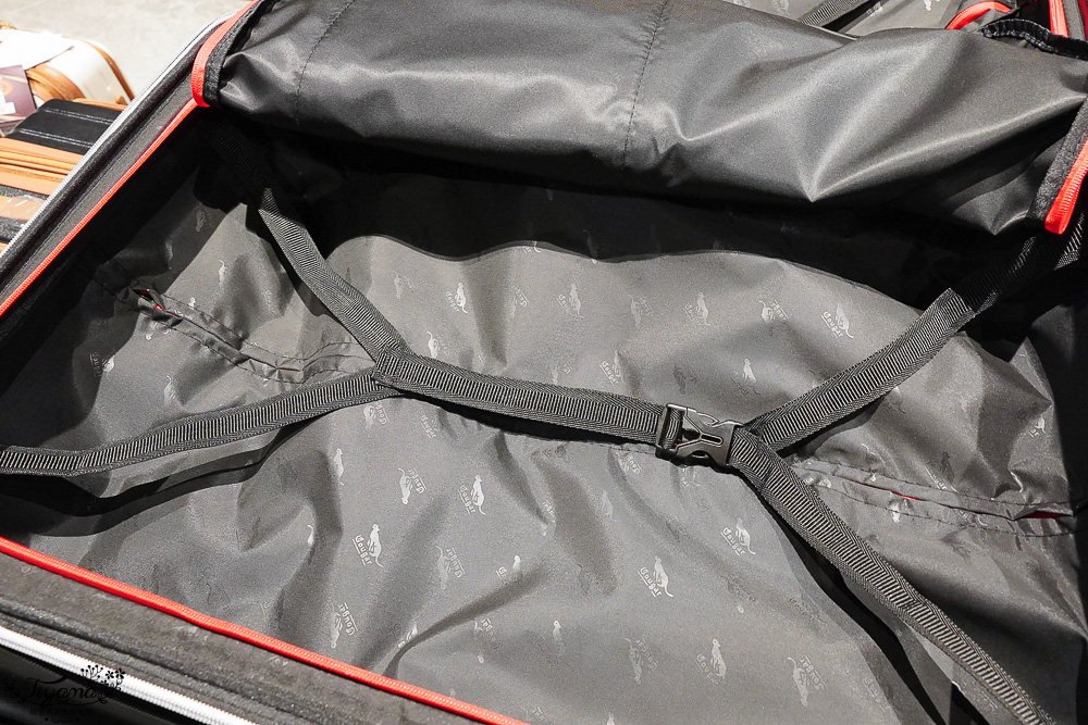 嘉義行李箱特賣會「加賀屋行李箱特賣會」，各品牌行李箱現場一次看，上掀式行李箱、對開式行李箱、雙開式行李箱、胖胖箱、布料行李箱、登機箱，限量特惠行李箱只要990元起，一年保固、終身保修！！ @緹雅瑪 美食旅遊趣