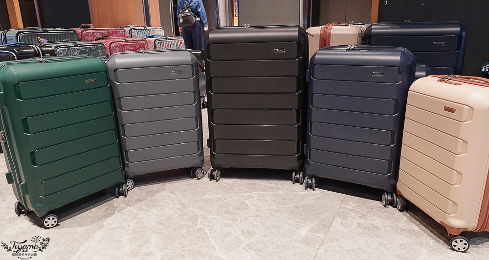 嘉義行李箱特賣會「加賀屋行李箱特賣會」，各品牌行李箱現場一次看，上掀式行李箱、對開式行李箱、雙開式行李箱、胖胖箱、布料行李箱、登機箱，限量特惠行李箱只要990元起，一年保固、終身保修！！ @緹雅瑪 美食旅遊趣