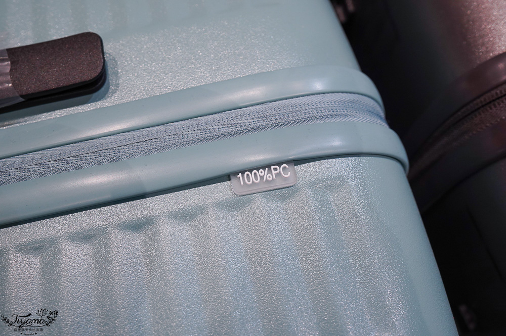 嘉義行李箱特賣會「加賀屋行李箱特賣會」，各品牌行李箱現場一次看，上掀式行李箱、對開式行李箱、雙開式行李箱、胖胖箱、布料行李箱、登機箱，限量特惠行李箱只要990元起，一年保固、終身保修！！ @緹雅瑪 美食旅遊趣