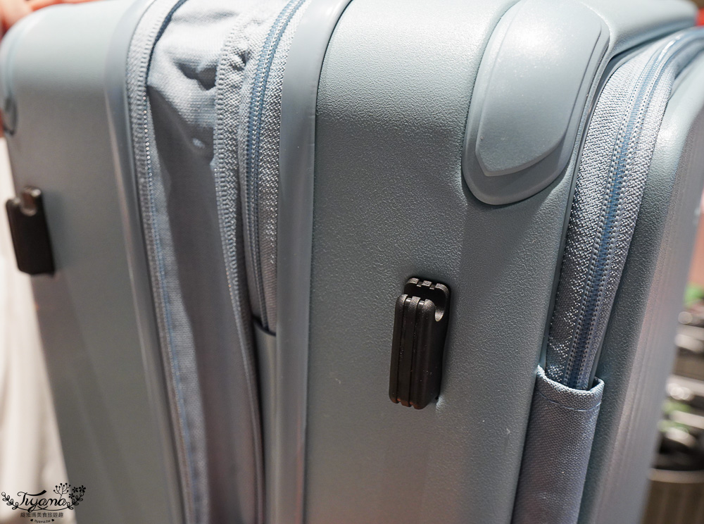 嘉義行李箱特賣會「加賀屋行李箱特賣會」，各品牌行李箱現場一次看，上掀式行李箱、對開式行李箱、雙開式行李箱、胖胖箱、布料行李箱、登機箱，限量特惠行李箱只要990元起，一年保固、終身保修！！ @緹雅瑪 美食旅遊趣