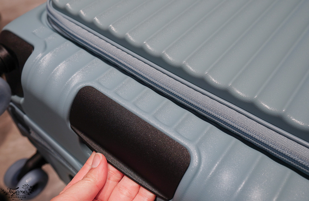 嘉義行李箱特賣會「加賀屋行李箱特賣會」，各品牌行李箱現場一次看，上掀式行李箱、對開式行李箱、雙開式行李箱、胖胖箱、布料行李箱、登機箱，限量特惠行李箱只要990元起，一年保固、終身保修！！ @緹雅瑪 美食旅遊趣