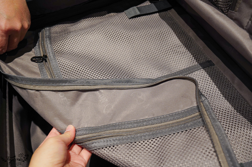 嘉義行李箱特賣會「加賀屋行李箱特賣會」，各品牌行李箱現場一次看，上掀式行李箱、對開式行李箱、雙開式行李箱、胖胖箱、布料行李箱、登機箱，限量特惠行李箱只要990元起，一年保固、終身保修！！ @緹雅瑪 美食旅遊趣