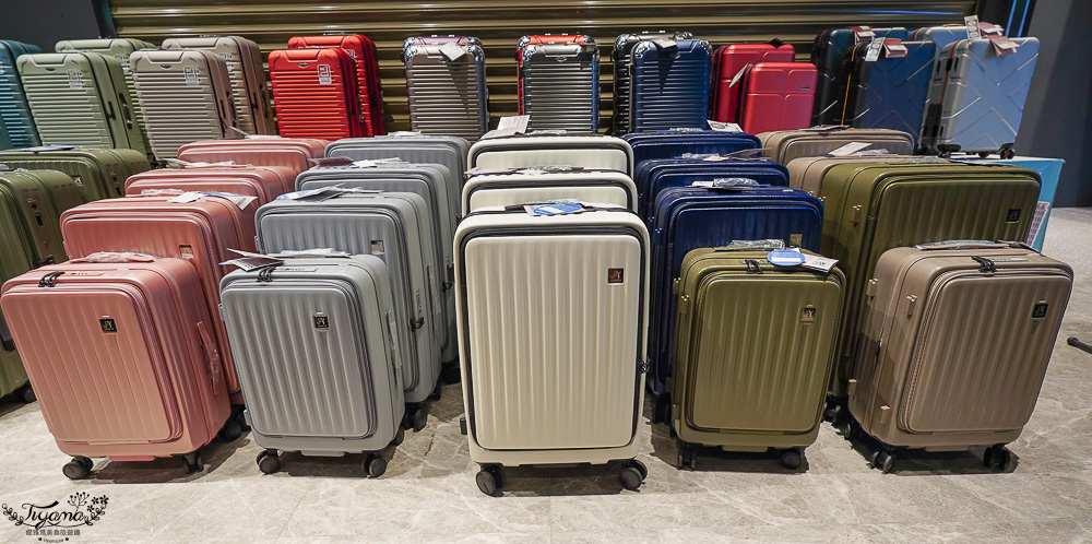 嘉義行李箱特賣會「加賀屋行李箱特賣會」，各品牌行李箱現場一次看，上掀式行李箱、對開式行李箱、雙開式行李箱、胖胖箱、布料行李箱、登機箱，限量特惠行李箱只要990元起，一年保固、終身保修！！ @緹雅瑪 美食旅遊趣