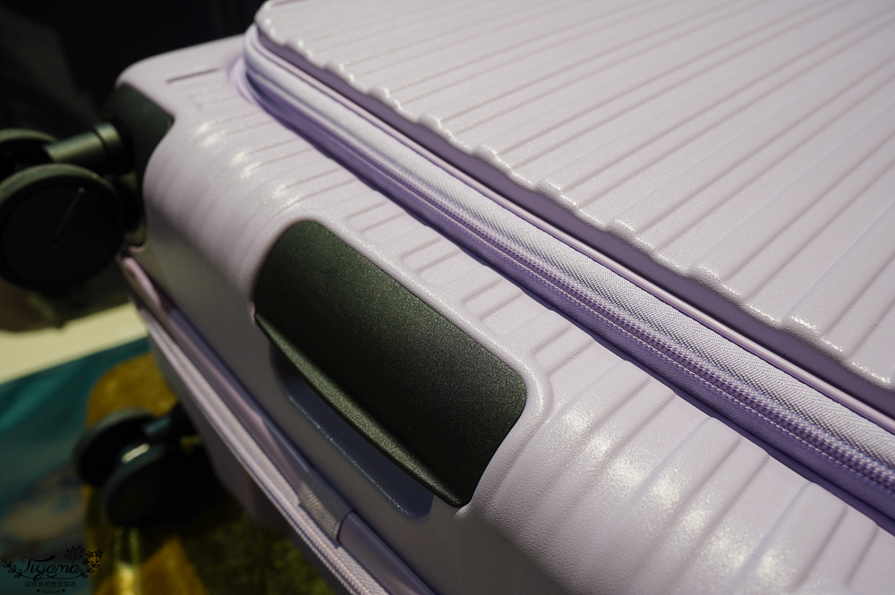 嘉義行李箱特賣會「加賀屋行李箱特賣會」，各品牌行李箱現場一次看，上掀式行李箱、對開式行李箱、雙開式行李箱、胖胖箱、布料行李箱、登機箱，限量特惠行李箱只要990元起，一年保固、終身保修！！ @緹雅瑪 美食旅遊趣