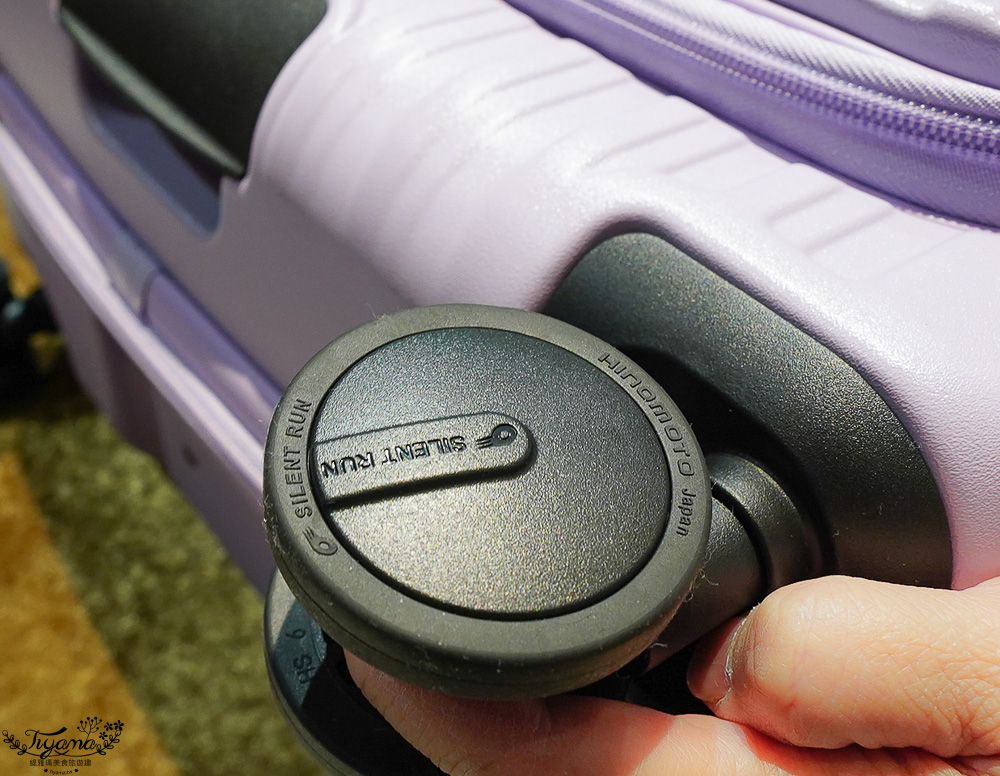 嘉義行李箱特賣會「加賀屋行李箱特賣會」，各品牌行李箱現場一次看，上掀式行李箱、對開式行李箱、雙開式行李箱、胖胖箱、布料行李箱、登機箱，限量特惠行李箱只要990元起，一年保固、終身保修！！ @緹雅瑪 美食旅遊趣