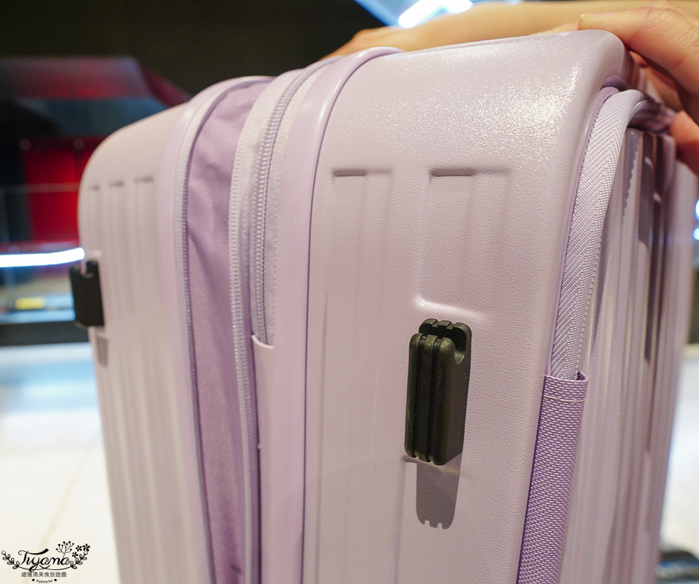 嘉義行李箱特賣會「加賀屋行李箱特賣會」，各品牌行李箱現場一次看，上掀式行李箱、對開式行李箱、雙開式行李箱、胖胖箱、布料行李箱、登機箱，限量特惠行李箱只要990元起，一年保固、終身保修！！ @緹雅瑪 美食旅遊趣