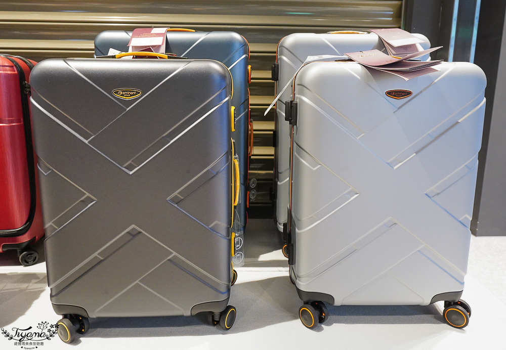 嘉義行李箱特賣會「加賀屋行李箱特賣會」，各品牌行李箱現場一次看，上掀式行李箱、對開式行李箱、雙開式行李箱、胖胖箱、布料行李箱、登機箱，限量特惠行李箱只要990元起，一年保固、終身保修！！ @緹雅瑪 美食旅遊趣