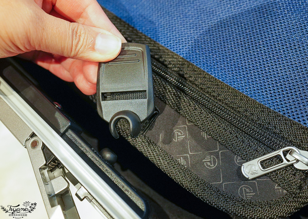 嘉義行李箱特賣會「加賀屋行李箱特賣會」，各品牌行李箱現場一次看，上掀式行李箱、對開式行李箱、雙開式行李箱、胖胖箱、布料行李箱、登機箱，限量特惠行李箱只要990元起，一年保固、終身保修！！ @緹雅瑪 美食旅遊趣