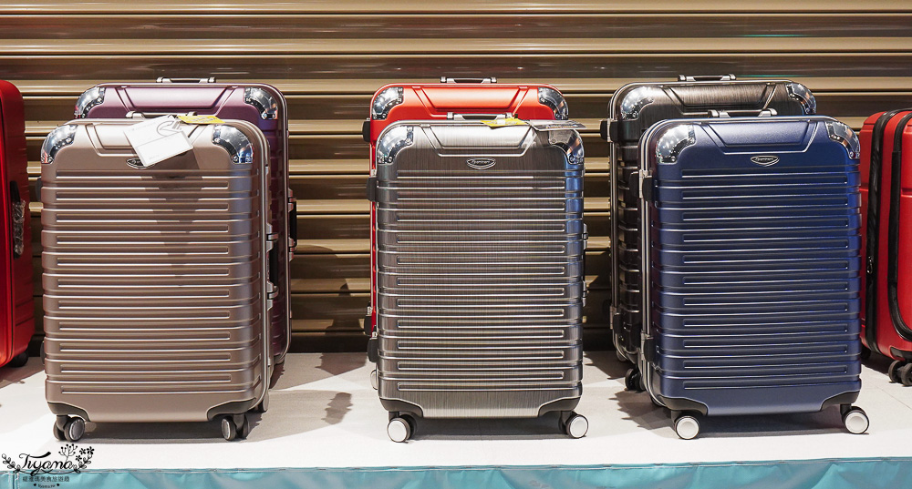 嘉義行李箱特賣會「加賀屋行李箱特賣會」，各品牌行李箱現場一次看，上掀式行李箱、對開式行李箱、雙開式行李箱、胖胖箱、布料行李箱、登機箱，限量特惠行李箱只要990元起，一年保固、終身保修！！ @緹雅瑪 美食旅遊趣