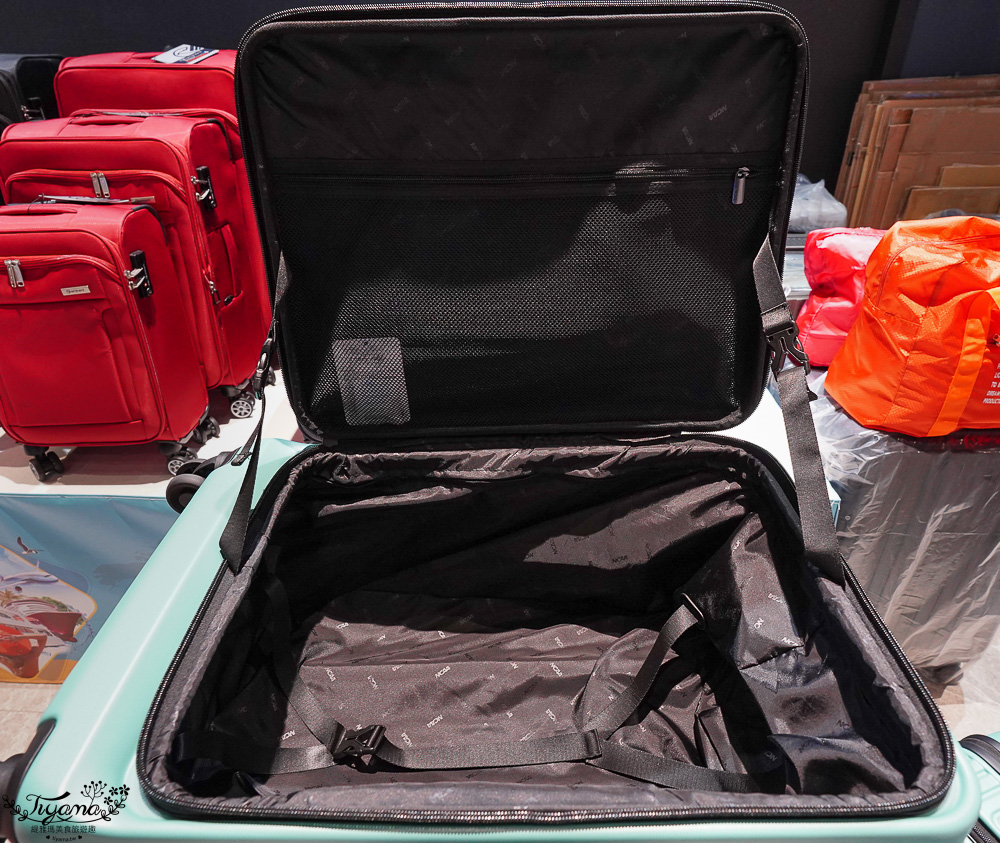 嘉義行李箱特賣會「加賀屋行李箱特賣會」，各品牌行李箱現場一次看，上掀式行李箱、對開式行李箱、雙開式行李箱、胖胖箱、布料行李箱、登機箱，限量特惠行李箱只要990元起，一年保固、終身保修！！ @緹雅瑪 美食旅遊趣