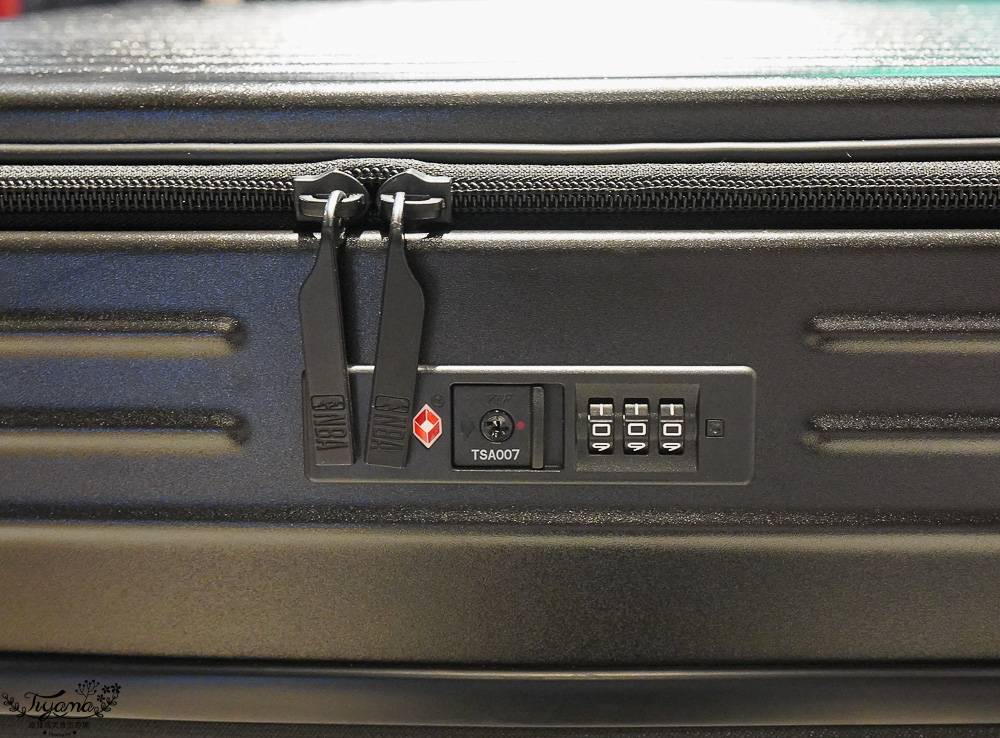 嘉義行李箱特賣會「加賀屋行李箱特賣會」，各品牌行李箱現場一次看，上掀式行李箱、對開式行李箱、雙開式行李箱、胖胖箱、布料行李箱、登機箱，限量特惠行李箱只要990元起，一年保固、終身保修！！ @緹雅瑪 美食旅遊趣