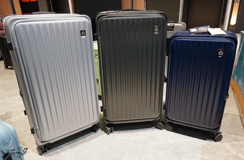 嘉義行李箱特賣會「加賀屋行李箱特賣會」，各品牌行李箱現場一次看，上掀式行李箱、對開式行李箱、雙開式行李箱、胖胖箱、布料行李箱、登機箱，限量特惠行李箱只要990元起，一年保固、終身保修！！ @緹雅瑪 美食旅遊趣