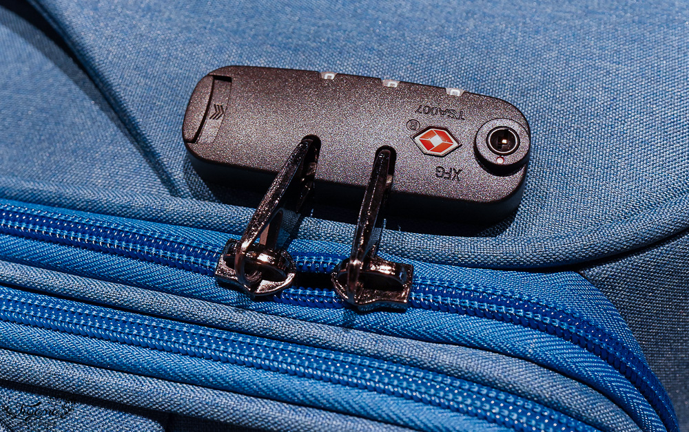 嘉義行李箱特賣會「加賀屋行李箱特賣會」，各品牌行李箱現場一次看，上掀式行李箱、對開式行李箱、雙開式行李箱、胖胖箱、布料行李箱、登機箱，限量特惠行李箱只要990元起，一年保固、終身保修！！ @緹雅瑪 美食旅遊趣