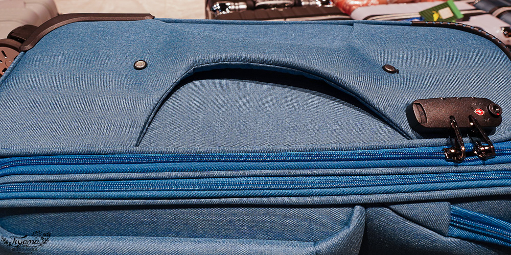 嘉義行李箱特賣會「加賀屋行李箱特賣會」，各品牌行李箱現場一次看，上掀式行李箱、對開式行李箱、雙開式行李箱、胖胖箱、布料行李箱、登機箱，限量特惠行李箱只要990元起，一年保固、終身保修！！ @緹雅瑪 美食旅遊趣