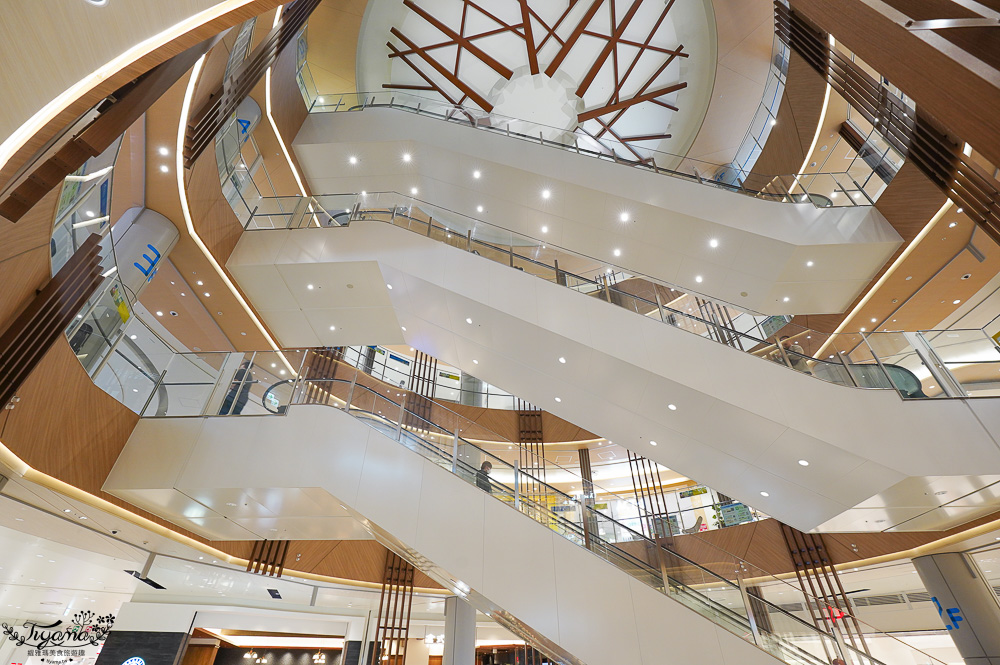 福岡購物景點「LaLaport 福岡」三井購物中心好逛好吃好買一次滿足！！第一天就先來買好衣服 @緹雅瑪 美食旅遊趣