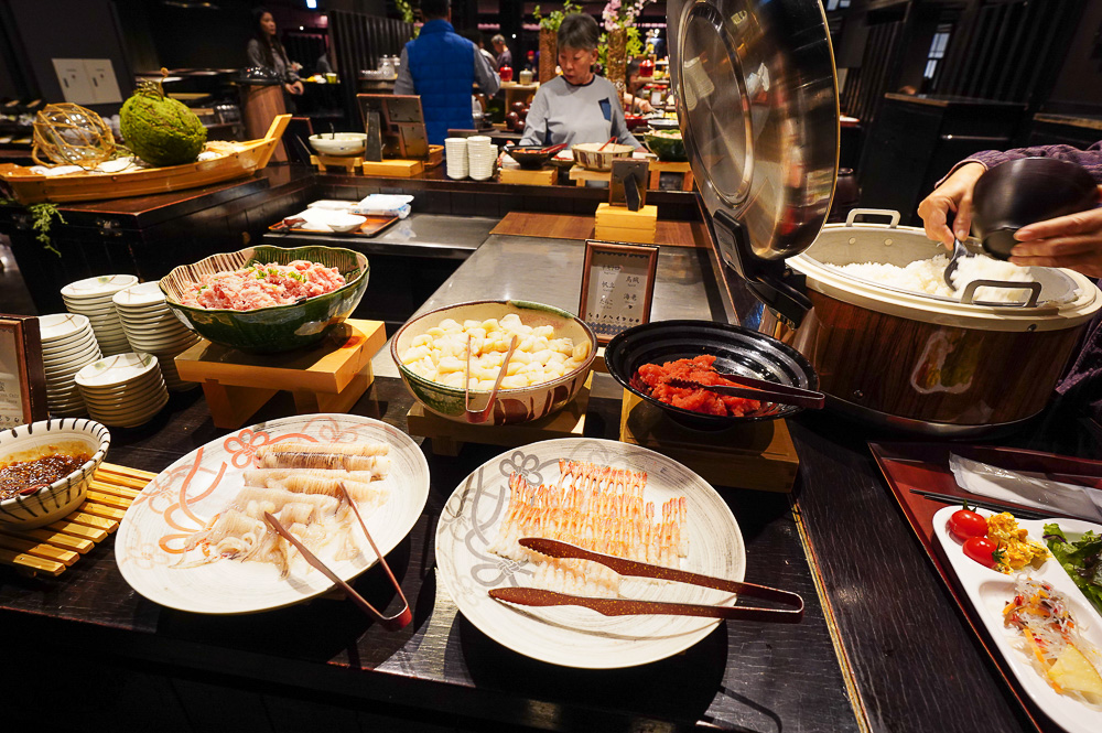青森屋「Noresore食堂」自助早餐開箱！DIY海鮮鮮丼飯、帆立貝拉麵、帆立貝咖哩飯必吃攻略 @緹雅瑪 美食旅遊趣