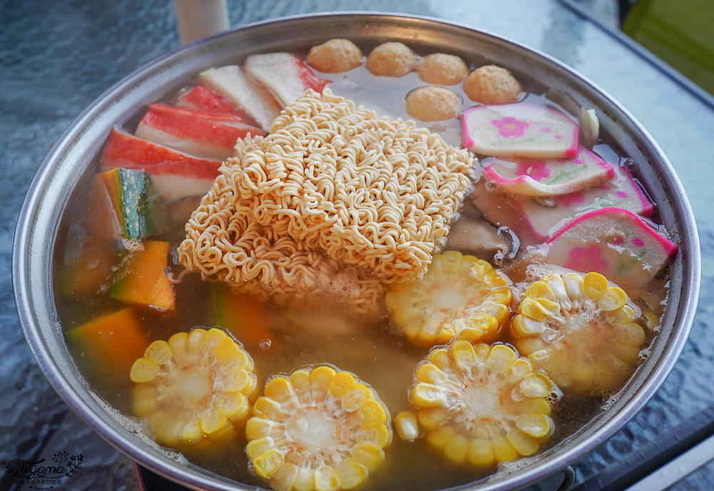 嘉義露營車推薦|詩情花園度假村 1泊2食:BBQ烤肉火鍋晚餐、煙火晚會、魔術表演、放天燈、手工比薩DIY @緹雅瑪 美食旅遊趣 嘉義露營車推薦|詩情花園度假村 1泊2食:BBQ烤肉火鍋晚餐、煙火晚會、魔術表演、放天燈、手工比薩DIY @緹雅瑪 美食旅遊趣