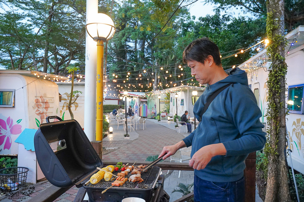 嘉義露營車推薦|詩情花園度假村 1泊2食:BBQ烤肉火鍋晚餐、煙火晚會、魔術表演、放天燈、手工比薩DIY @緹雅瑪 美食旅遊趣 嘉義露營車推薦|詩情花園度假村 1泊2食:BBQ烤肉火鍋晚餐、煙火晚會、魔術表演、放天燈、手工比薩DIY @緹雅瑪 美食旅遊趣