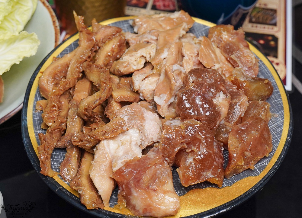 師大新開幕麻辣火鍋吃到飽！紅鑽麻辣鴛鴦鍋吃到飽｜麻辣x養生雙湯底：平日午餐只要698元， 晚餐&假日也只要798元吃飽飽！！ @緹雅瑪 美食旅遊趣
